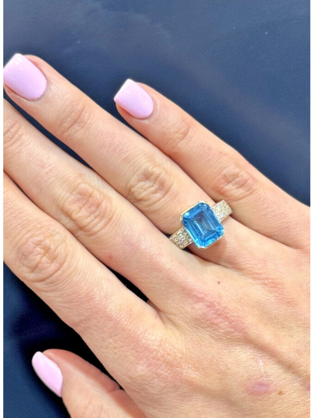 14K WHITE GOLD TOPAZ RING